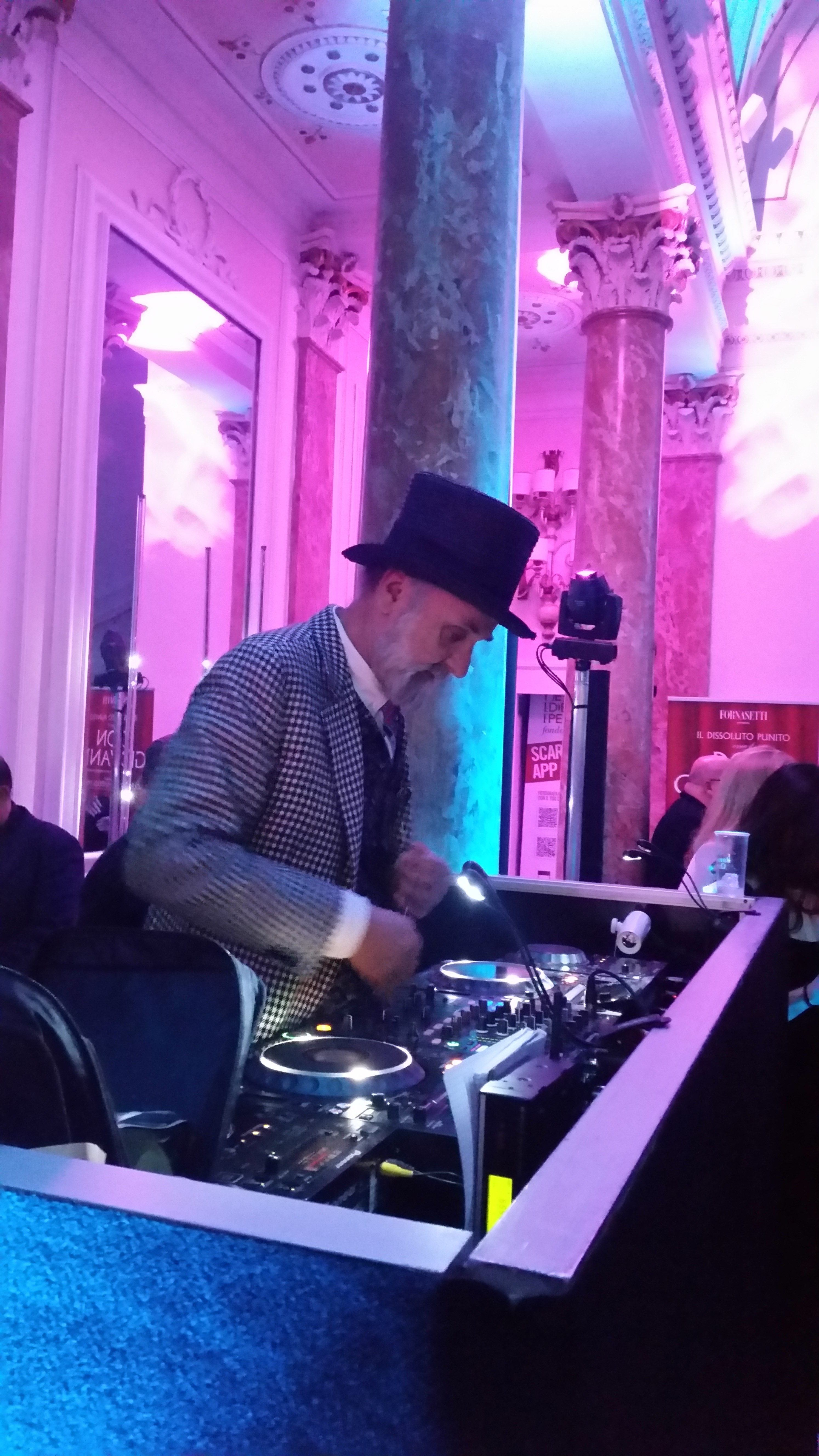 Barnaba Fornasetti dj