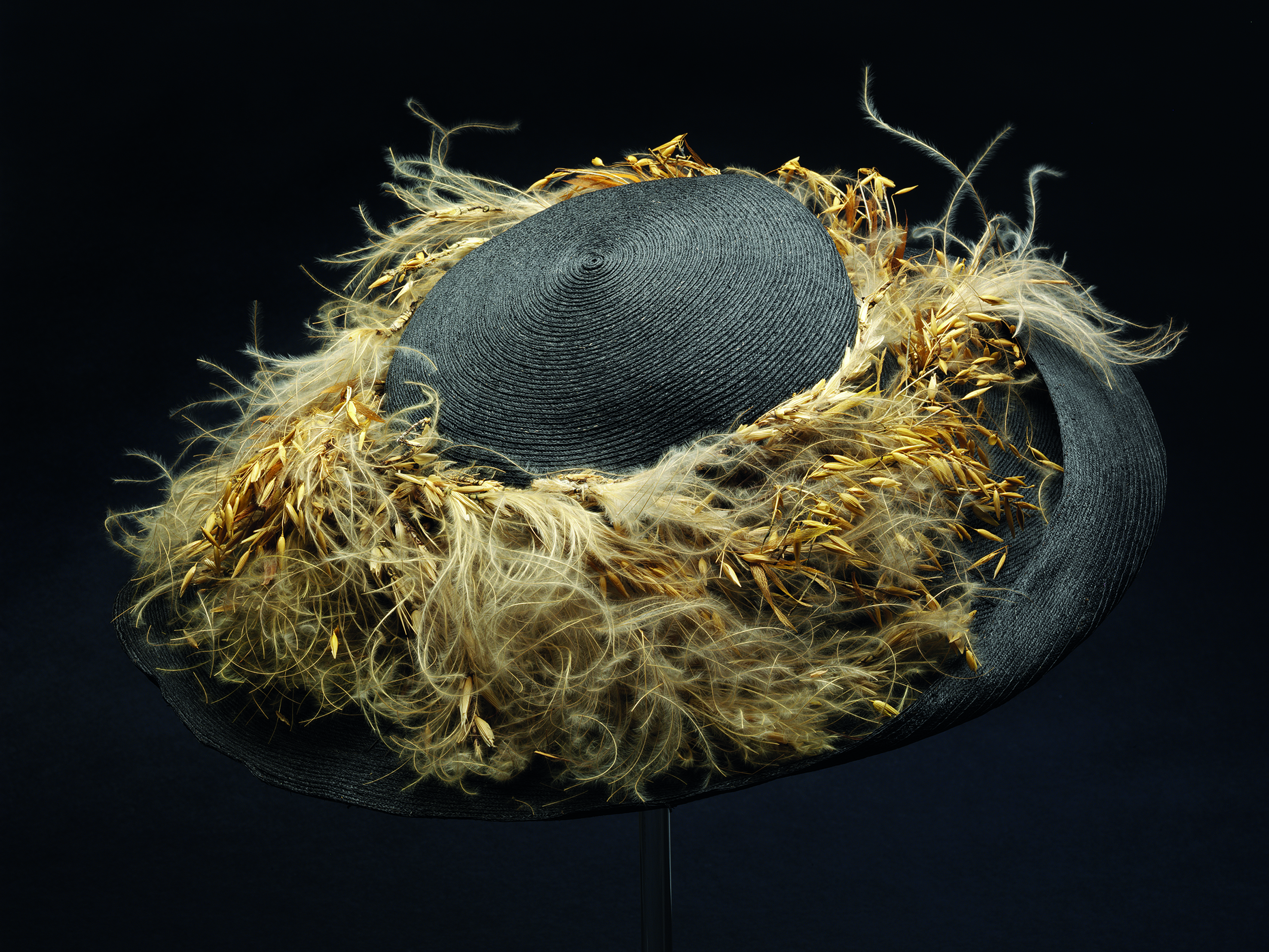 T.235-1960 Hat Straw hat trimmed with ostrich feathers and barley, designed by Suzanne Talbot, England, ca. 1910 Suzanne Talbot England Ca. 1910 Straw, trimmed with ostrich feathers and barley