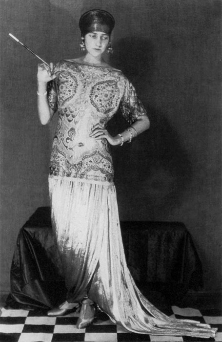 peggy-guggenheim-in-paul-poiret-dress-museum-historical-fashion-cigarette-holder-hat-earrings-metallic-bracelet-pattern-turban-use